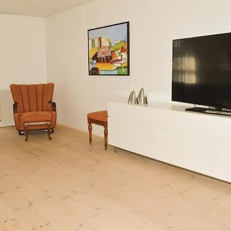 Three-bedroom Holiday In Strandby