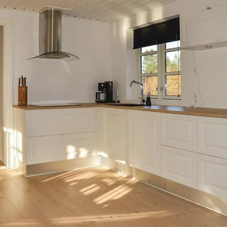 Three-bedroom Holiday In * Strandby