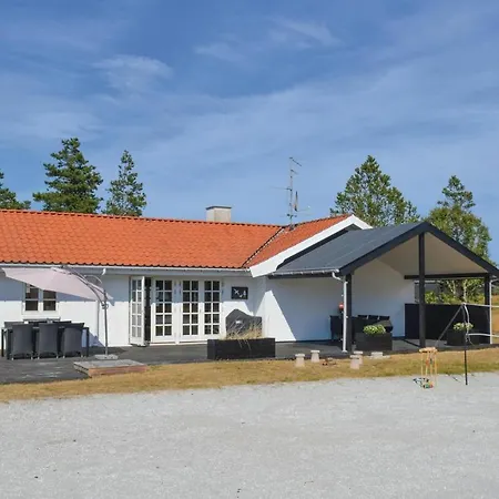 Three-bedroom Holiday In * Strandby